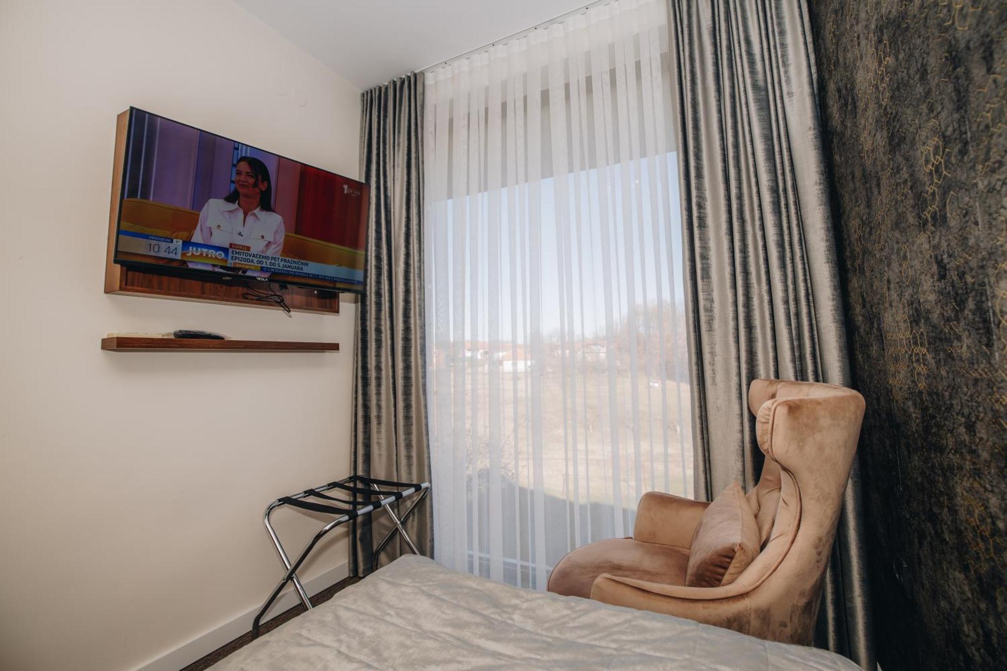 Garni Hotel Radovic Κραγκούγιεβατς Εξωτερικό φωτογραφία