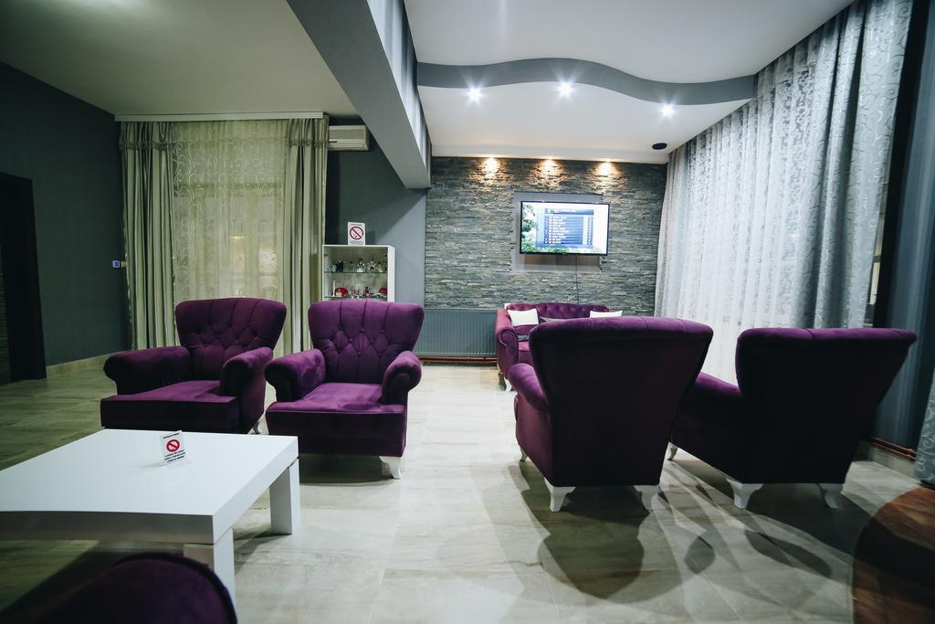 Garni Hotel Radovic Κραγκούγιεβατς Εξωτερικό φωτογραφία