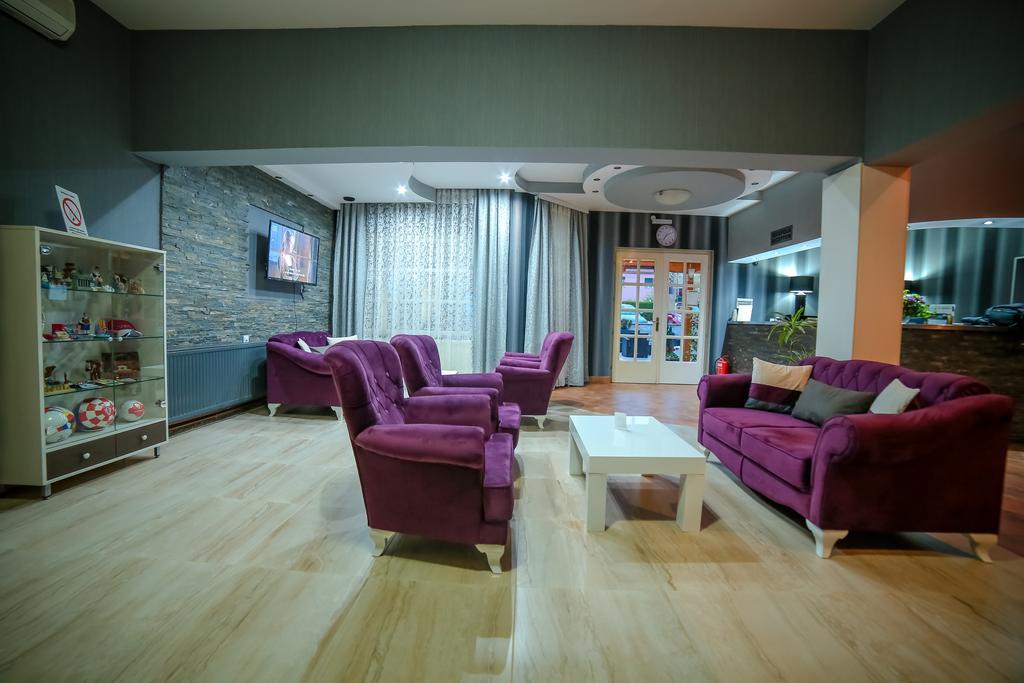 Garni Hotel Radovic Κραγκούγιεβατς Εξωτερικό φωτογραφία